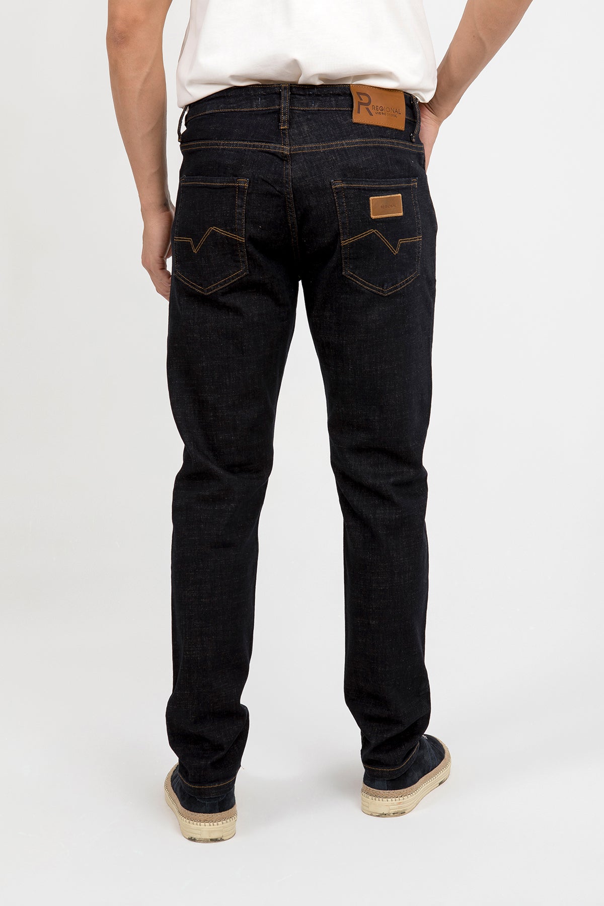 Erkek Medium Fit Koyu Kot Pantolon — Regional